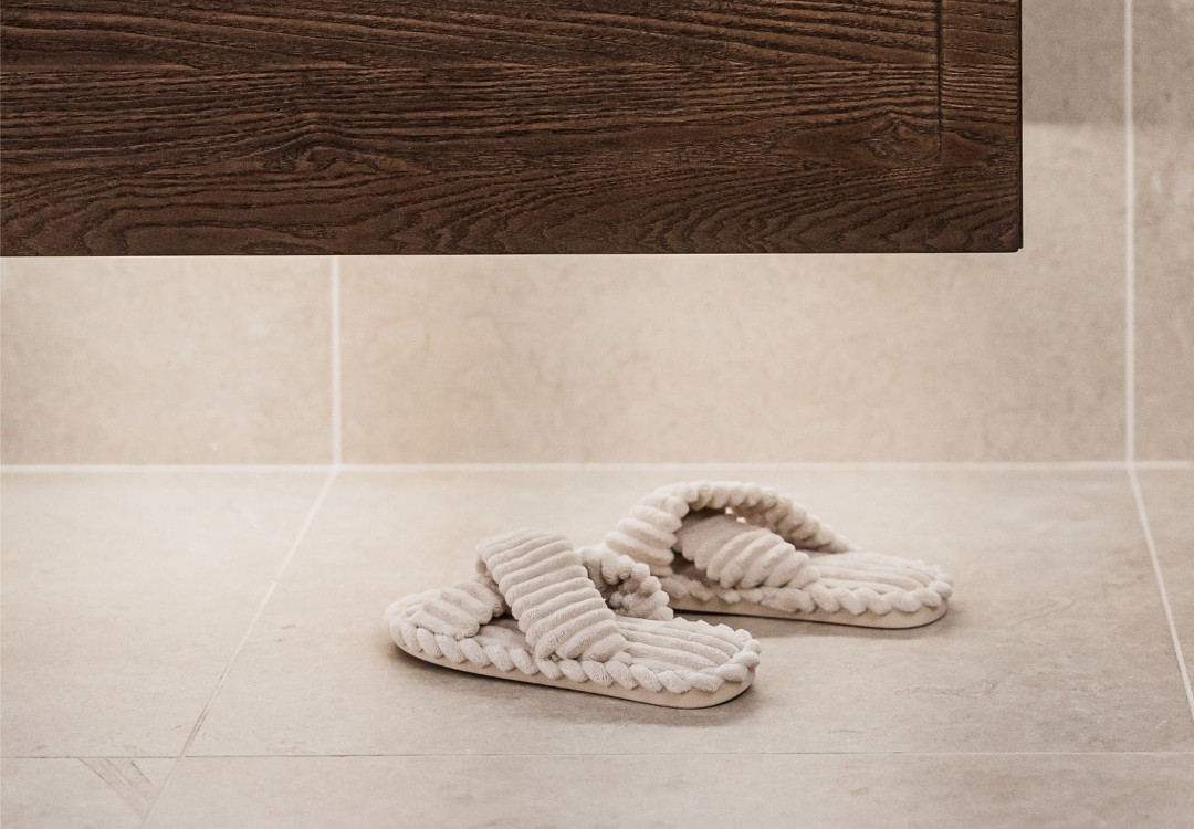 Underskåpsbelysning till kommod