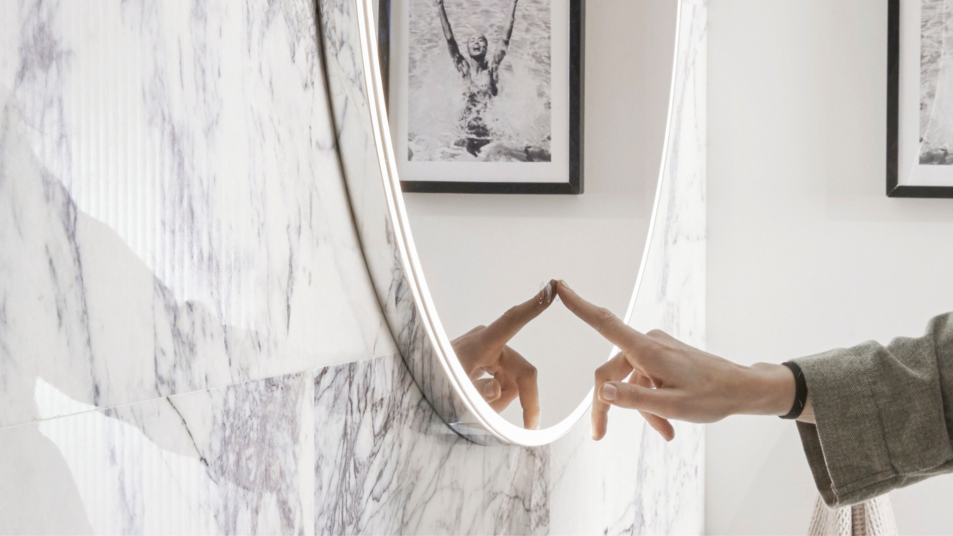 Sminkspegel med belysning