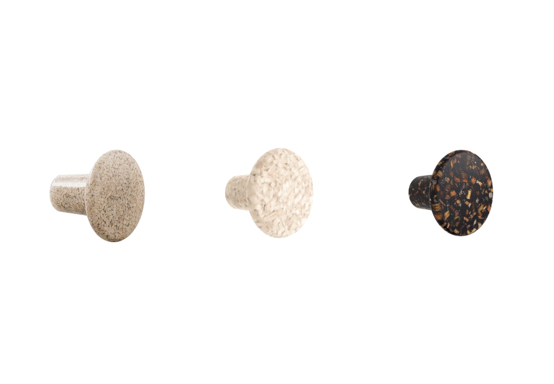 Woodio möbelknoppar i färgerna root, sand och poolar 